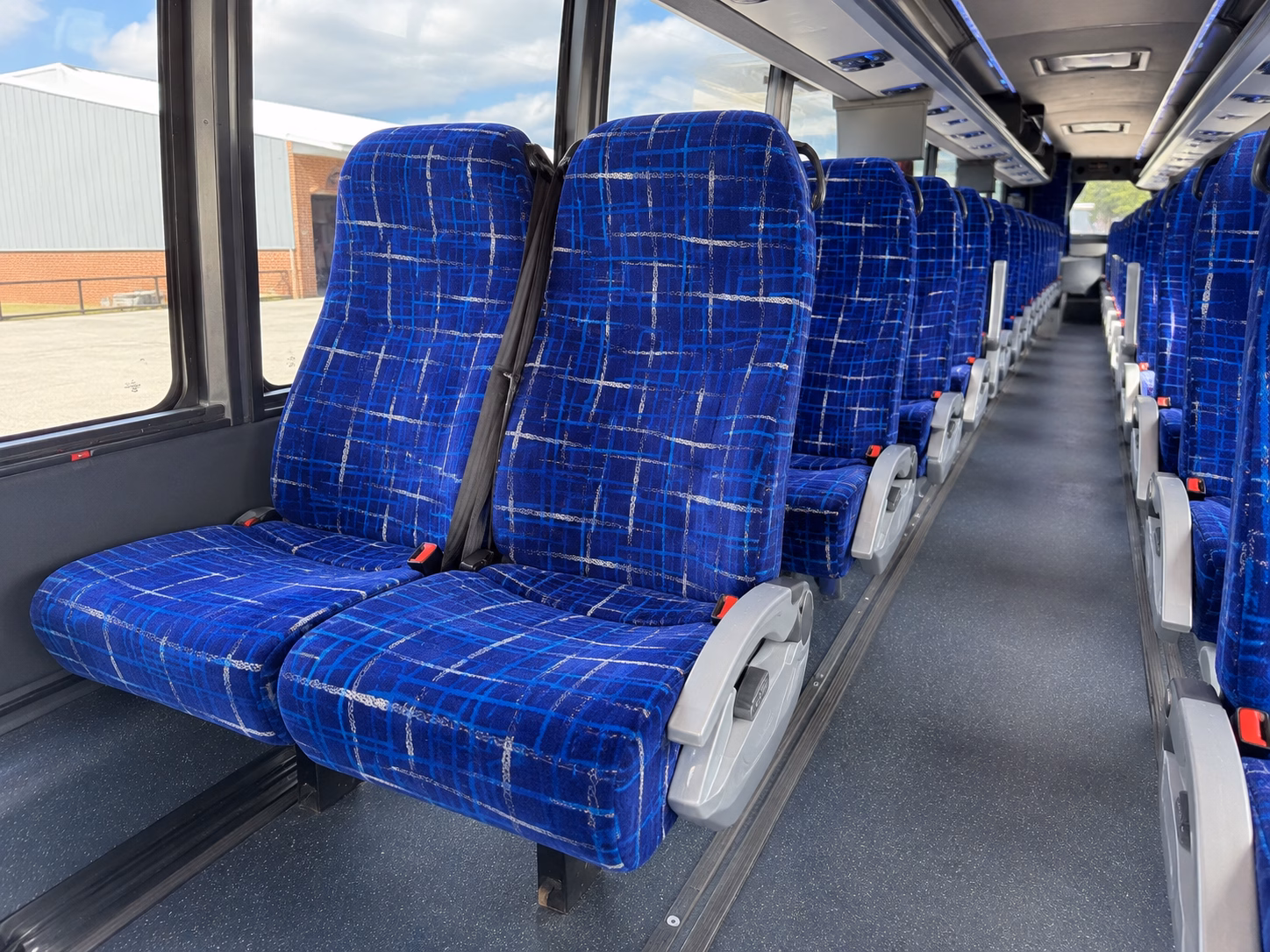 buses for salish lodge and snoqualmie falls wedding groups