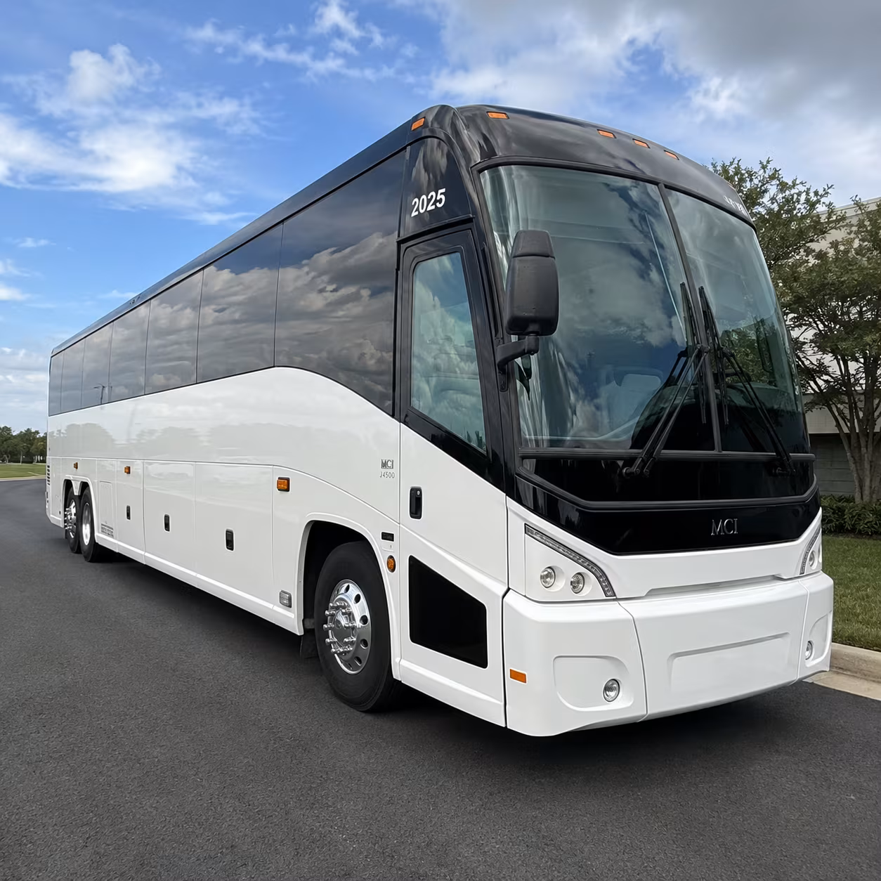 employee shuttle buses for kent valley commuters along sr 167