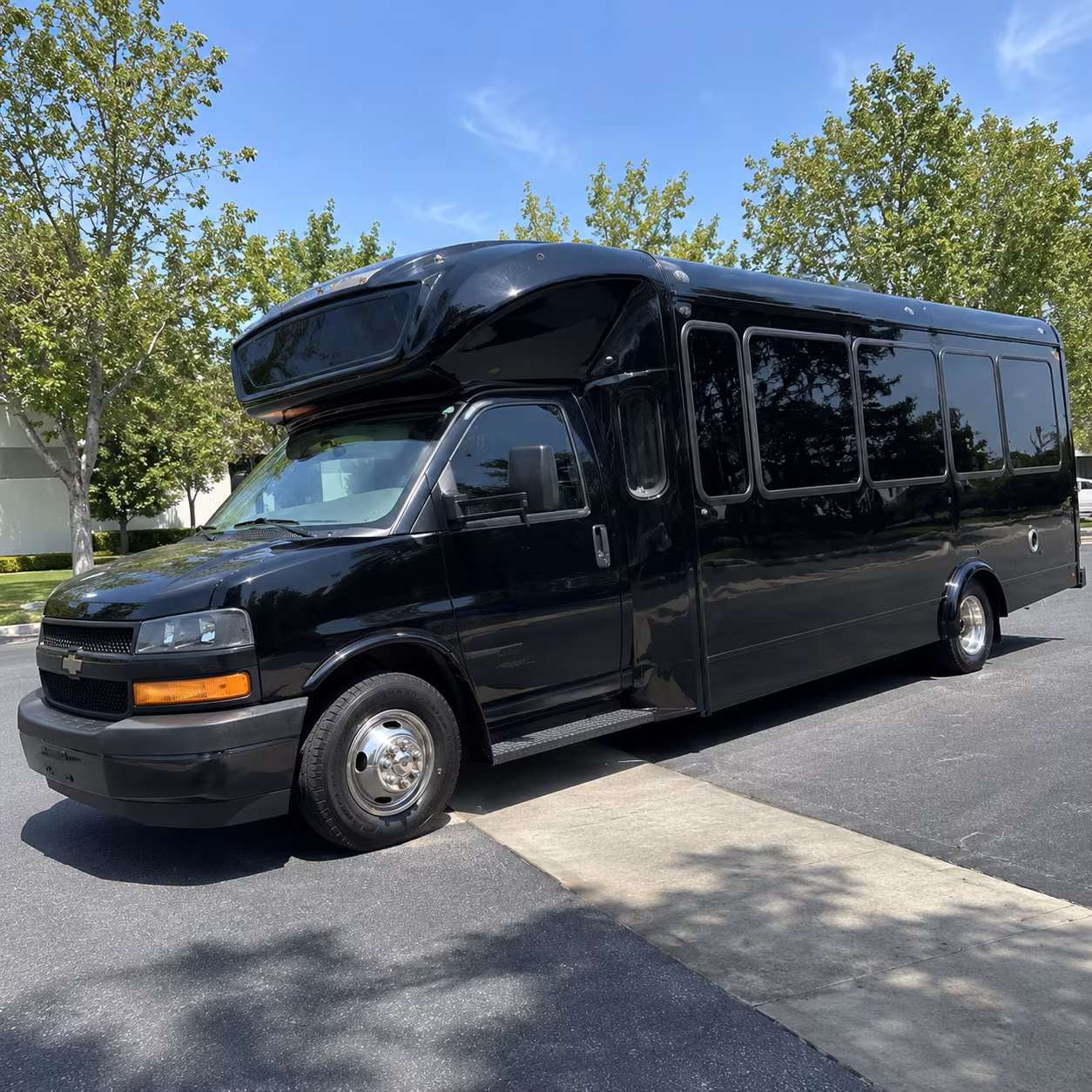 kent 15 passenger party bus
